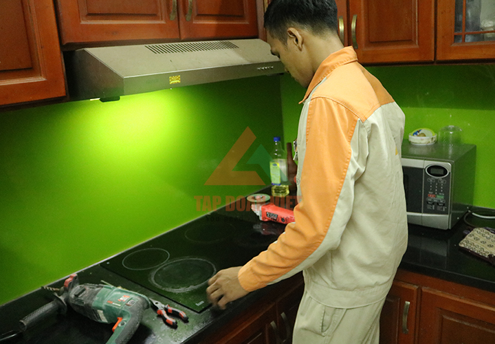 Tập Đoàn Việt giúp bạn sửa bếp từ Chefs hiệu quả