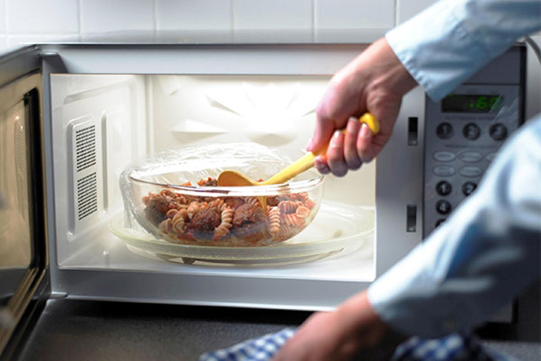 Mẹo khi sử dụng lò vi sóng hiệu quả tại nhà
